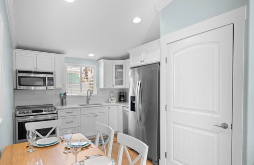 Ilexhurst Condo | Sunset Villa D by Beach Boutique Rentals