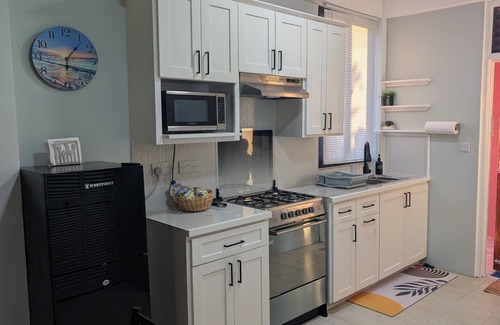 Mero Apartment | Sunset Vista charming 1-bedroom apartment 0.4 miles from beautiful Mero Beach.