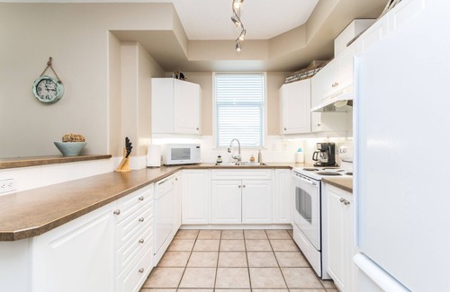 North End Condo | Sunset Waterfront Resort by DKRA