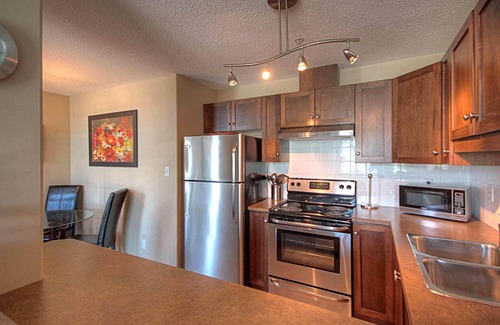 North End Condo | Sunset Waterfront Resort by DKRA