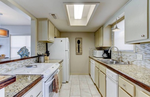 Lake Hamilton House | "Sunsets on Hamilton" Lakefront Condo!