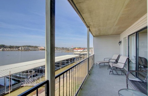 Lake Hamilton House | "Sunsets on Hamilton" Lakefront Condo!