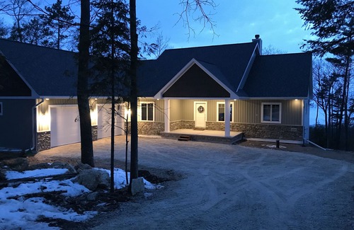 Sturgeon Bay House | SUNSETS ON THE BLUFF! WATERVIEW!