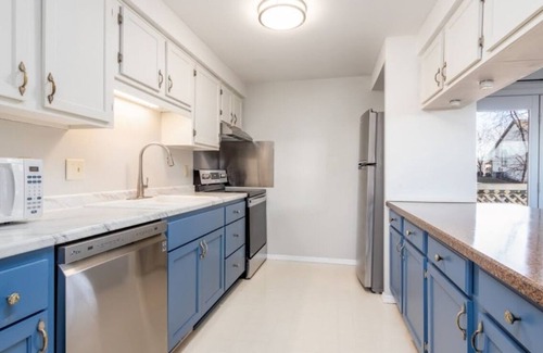 Green Bay Apartment | Sunsets over the Bay, close to University & Packer Stadium & Door county