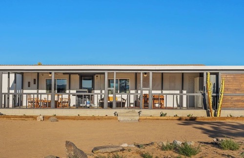 Yucca Valley House | Sunsets & Stars, Desert Oasis, Pet Friendly, Hot Tub, Firepit, Covered Porch