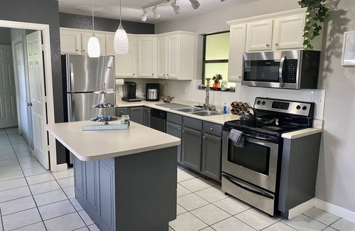 Cooper City House | Sunshine Acre. King Master Suite & BIG Yard