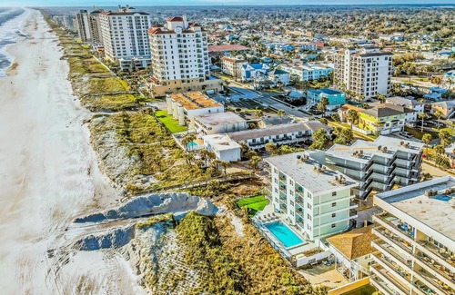 Jacksonville Beach Apartment | Sunshine and a View