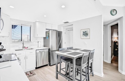 Jacksonville Beach Apartment | Sunshine and a View