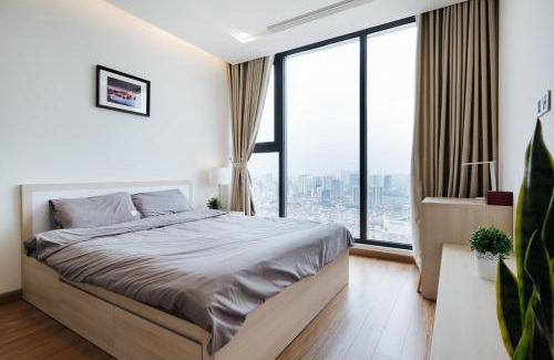 Ngoc Khanh Apartment | Sunshine Balcony Apartment in VINHOMES METROPOLIS near Lotte Hanoi