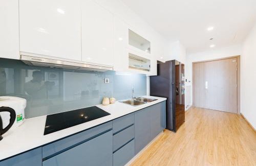 Ngoc Khanh Apartment | Sunshine Balcony Apartment in VINHOMES METROPOLIS near Lotte Hanoi