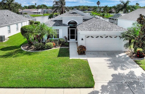 Sabal Harbour House | Sunshine Bellis. Bringing warmth and Joy to your vacation.