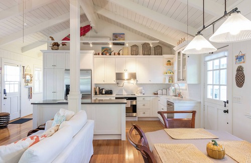 Kailua House | Sunshine Cottage just steps to Kailua beach