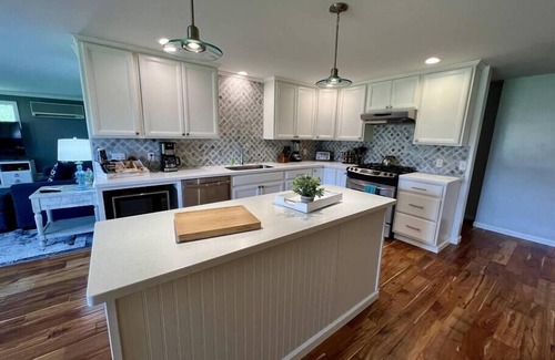 Lewiston House | Sunshine Cove Summary