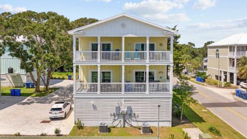 Myrtle Beach House | Sunshine Derby - 1 Block to Beach- Garage EV Charge