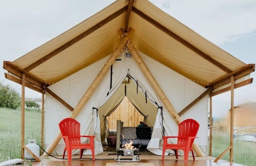 Monument RV Rental | “Sunshine” Glamping, Private Bath + Hot Tub