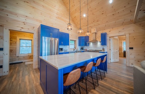 Fairview Cabin | Sunshine Hill - 4 Bedroom, 3.5 Bath - Hot Tub, Arcade - 20 min to Asheville