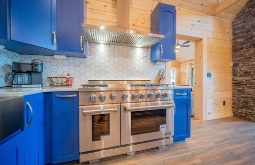 Fairview Cabin | Sunshine Hill - 4 Bedroom, 3.5 Bath - Hot Tub, Arcade - 20 min to Asheville
