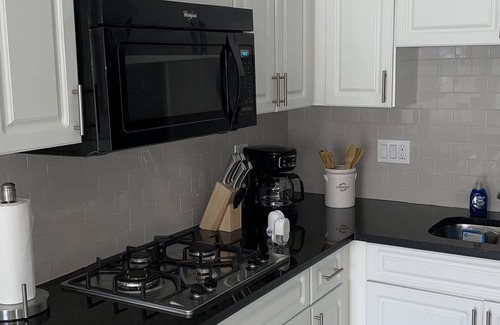 Tampa Apartment | Sunshine is a private apartment with private entrance and all your accommodation