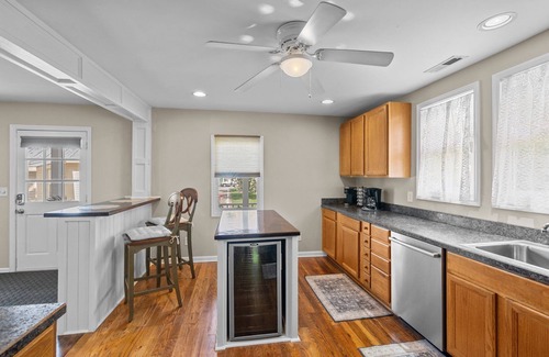 New Bern House | Sunshine Manor