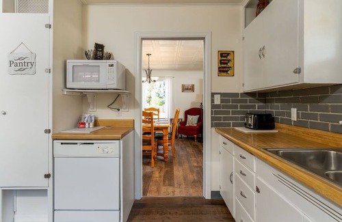 Kellogg House | Sunshine On Bunker - 3min Walk to Gondola - Historic Miner Home – Dog Friendly