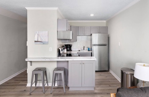 McCutcheon Field Condo | Sunshine Paradise: Oceanfront Retreat Awaits