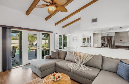 Palma Sola House | Sunshine Retreat by SkyRun Anna Maria