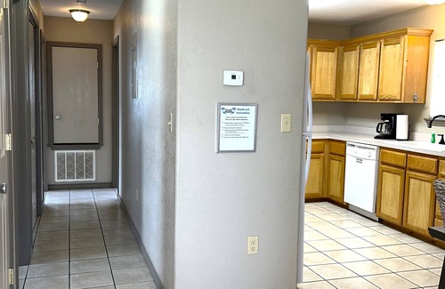 Port Aransas House | Sunshine Shack - 2 bedroom, In-Town, Dog Friendly, Near the Beach!