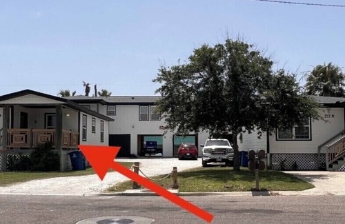 Port Aransas House | Sunshine Shack - 2 bedroom, In-Town, Dog Friendly, Near the Beach!