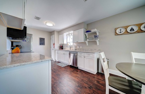 Lynn Haven House | Sunshine Stay! 3bed/2bath home with POOL & GAME ROOM! Sleeps 10