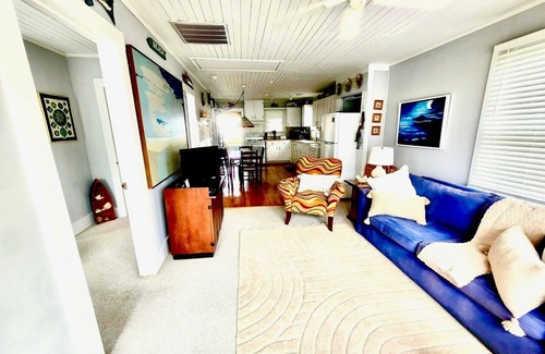 Surf City House | Sunshine Trio - Cute 2BR Cottage! Dog Friendly & Easy Beach Access