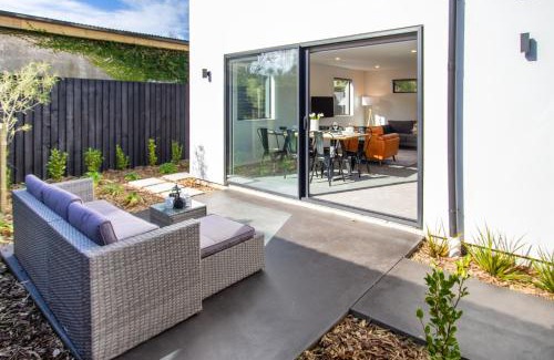 Saint Albans Apartment | Sunsoaked & Stylish 3 Bed, 1.5 Bath Home w Garage