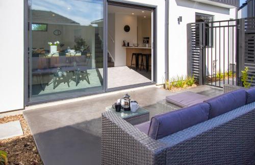 Saint Albans Apartment | Sunsoaked & Stylish 3 Bed, 1.5 Bath Home w Garage