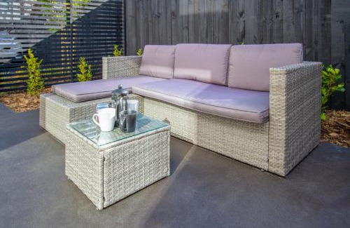 Saint Albans Apartment | Sunsoaked & Stylish 3 Bed, 1.5 Bath Home w Garage