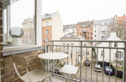 Frederiksberg C Apartment | Super 1-bed w/balcony in frederiksberg - 249