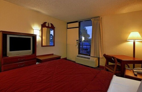 Ferry Pass Hotel | Super 6 Inn & Suites