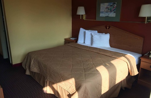Little Rock Hotel | Super 7 Inn