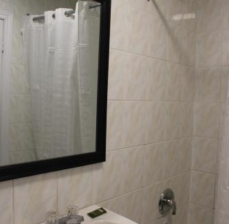 Highland Hotel | Super 7 Motel London