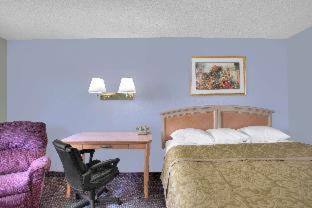 Augusta Hotel | Super 8 by Wyndham Augusta