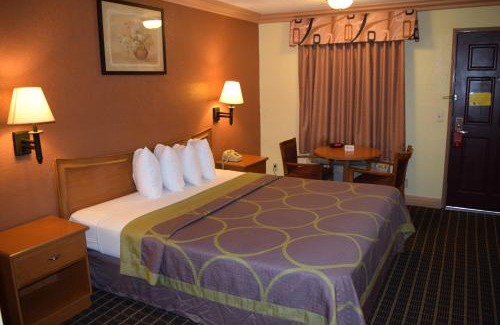 Azusa Hotel | Super 8 by Wyndham Azusa