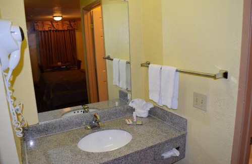 Azusa Hotel | Super 8 by Wyndham Azusa