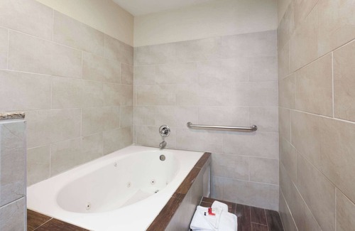 Pumpkin Center Hotel | Super 8 by Wyndham Bakersfield South CA