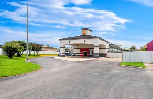 Baton Rouge Hotel | Super 8 by Wyndham Baton Rouge/I-10