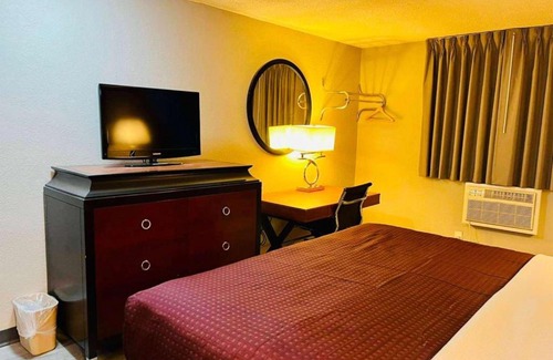 Benton Harbor Hotel | Super 8 by Wyndham Benton Harbor St Joseph