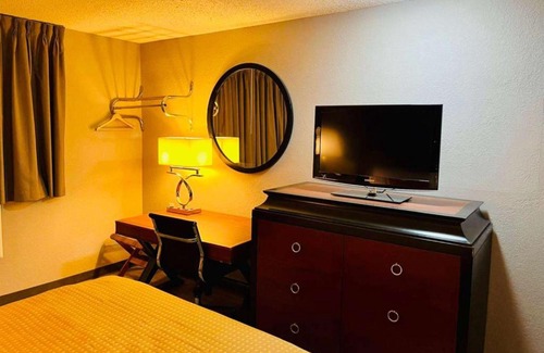 Benton Harbor Hotel | Super 8 by Wyndham Benton Harbor St Joseph