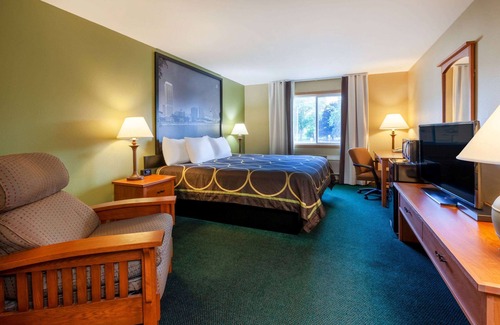 Berlin Hotel | Super 8 by Wyndham Berlin WI