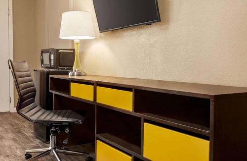 Brookhaven Hotel | Super 8 by Wyndham Brookhaven
