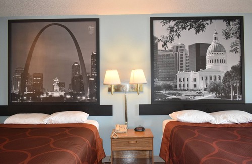 Carthage Hotel | Super 8 by Wyndham Carthage