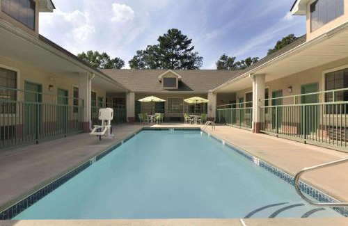 Chatsworth Hotel | Super 8 by Wyndham Chatsworth/Dalton