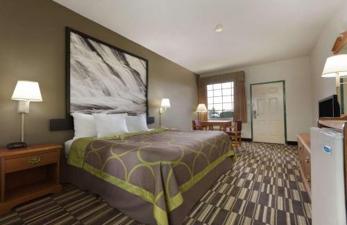 Chatsworth Hotel | Super 8 by Wyndham Chatsworth/Dalton
