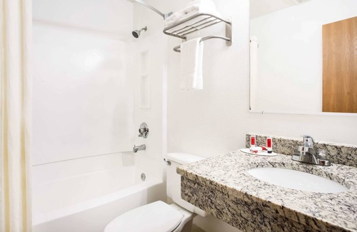 Bermuda Hotel | Super 8 by Wyndham Chester/Richmond Area